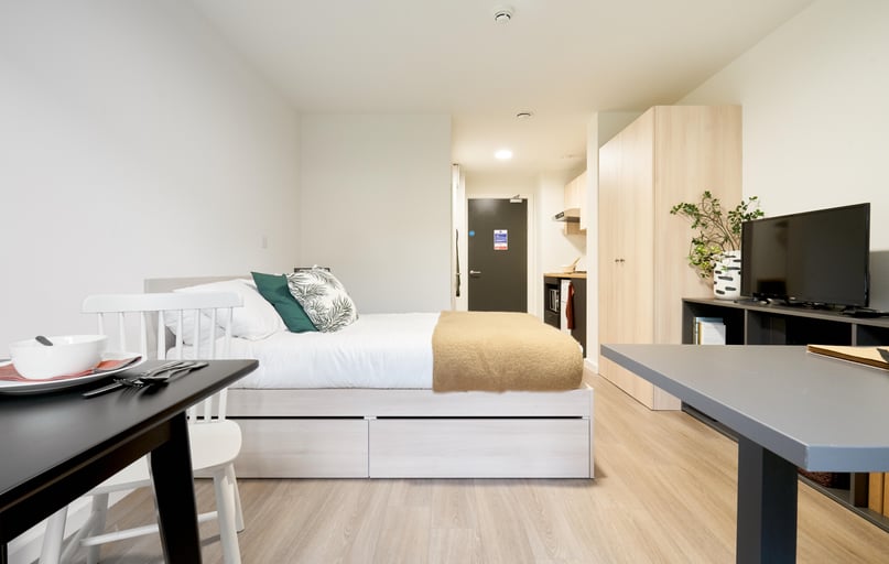 Gold Studio River View, Dun Holm House, Unit 8, The Riverwalk, City Centre, Durham - Image 1